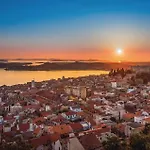 2 Bedroom Lovely Stacaravan In مكان تخييم