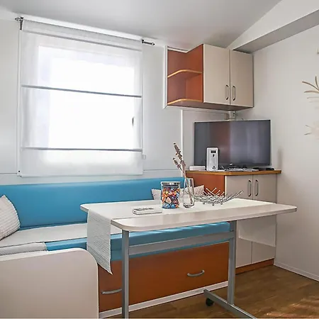 2 Bedroom Lovely Stacaravan In Kemping Drniš