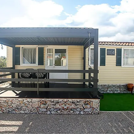 مكان تخييم 2 Bedroom Lovely Stacaravan In