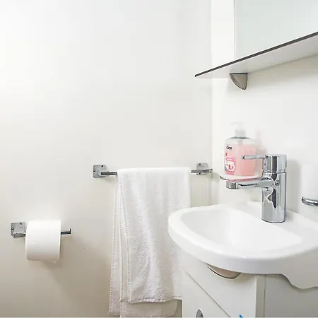 2 Bedroom Lovely Stacaravan In Kemping Drniš