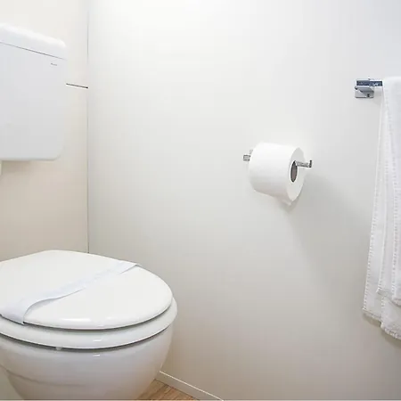 2 Bedroom Lovely Stacaravan In Kemping 3*