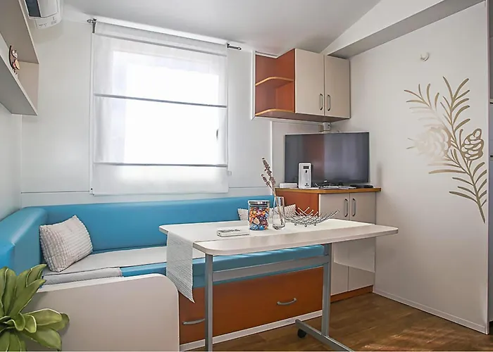 Stunning Stacaravan In אתר קמפינג Drniš