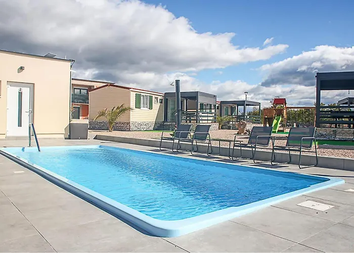 אתר קמפינג Stunning Stacaravan In