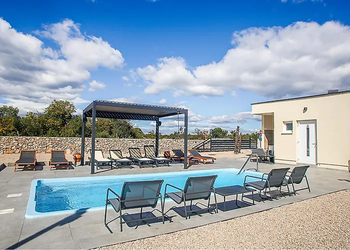 Stunning Stacaravan In אתר קמפינג