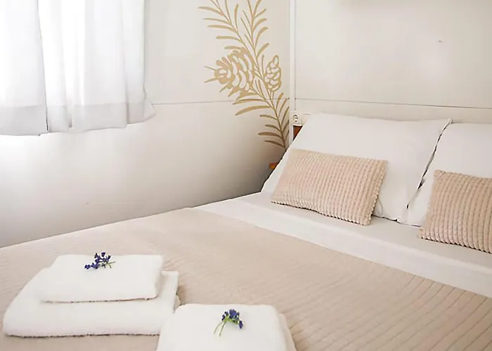 Stunning Stacaravan In אתר קמפינג 3*